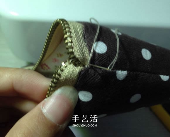 布艺拉链包怎么做图解 包括上拉链的详细步骤 -  www.shouyihuo.com