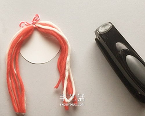 辫子姑娘手工制作方法 卡纸和毛线做女孩图解 -  www.shouyihuo.com