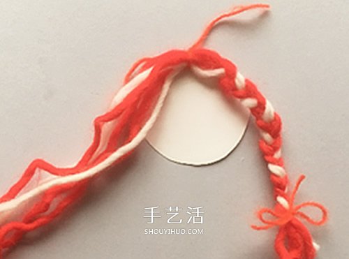 辫子姑娘手工制作方法 卡纸和毛线做女孩图解 -  www.shouyihuo.com