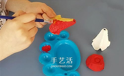 鸡蛋托做娃娃的方法 废物利用DIY人偶娃娃挂饰 -  www.shouyihuo.com