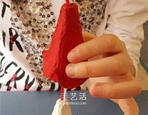鸡蛋托做娃娃的方法 废物利用DIY人偶娃娃挂饰 -  www.shouyihuo.com
