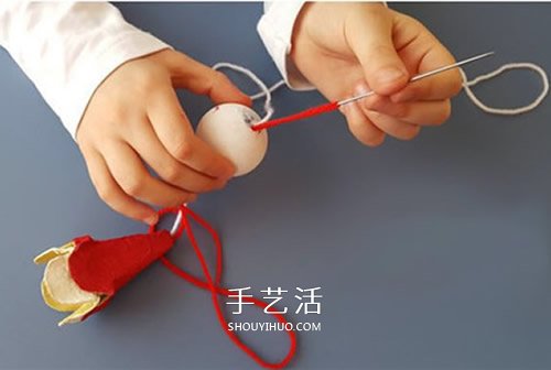 鸡蛋托做娃娃的方法 废物利用DIY人偶娃娃挂饰 -  www.shouyihuo.com