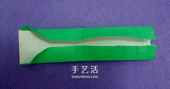 怎么折男T恤的图解教程 手工折纸T恤简单折法 -  www.shouyihuo.com