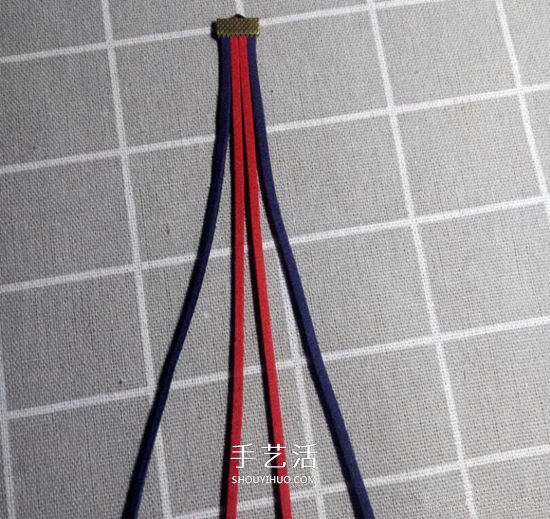 复古风双色手链的编法 四股皮绳编织手链图解 -  www.shouyihuo.com