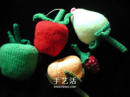 用毛线做水果的作品图片 还能当做趣味靠枕 -  www.shouyihuo.com