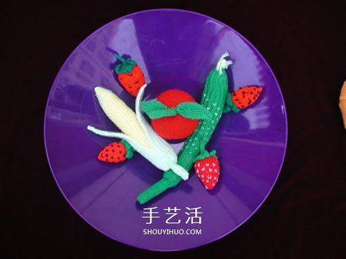 用毛线做水果的作品图片 还能当做趣味靠枕 -  www.shouyihuo.com