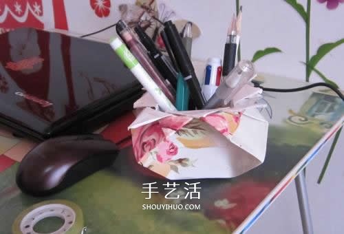 废纸折花型笔筒的折法 还可以当垃圾盒使用 -  www.shouyihuo.com