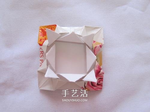 废纸折花型笔筒的折法 还可以当垃圾盒使用 -  www.shouyihuo.com