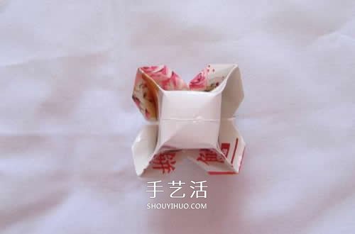 废纸折花型笔筒的折法 还可以当垃圾盒使用 -  www.shouyihuo.com