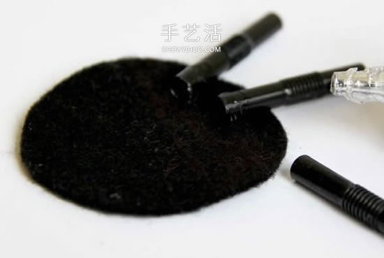手工蜘蛛怎么做图解 吸管手工制作万圣节蜘蛛 -  www.shouyihuo.com
