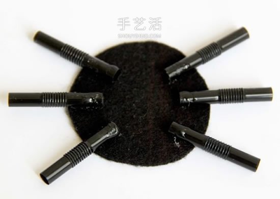 手工蜘蛛怎么做图解 吸管手工制作万圣节蜘蛛 -  www.shouyihuo.com