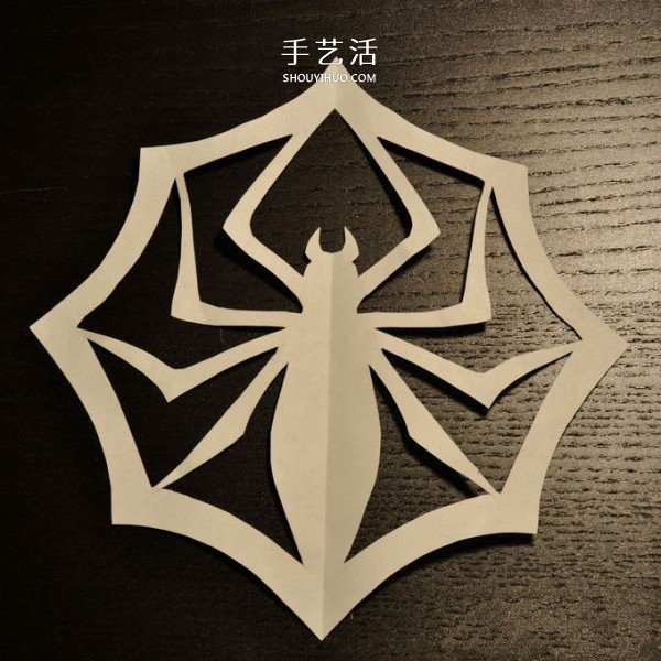 万圣节蜘蛛剪纸的教程 含蜘蛛图纸下载打印 -  www.shouyihuo.com