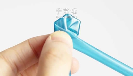 吸管编花的图解教程 插入花瓶做成漂亮插花 -  www.shouyihuo.com