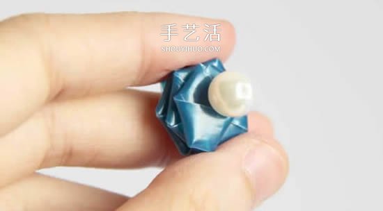 吸管编花的图解教程 插入花瓶做成漂亮插花 -  www.shouyihuo.com