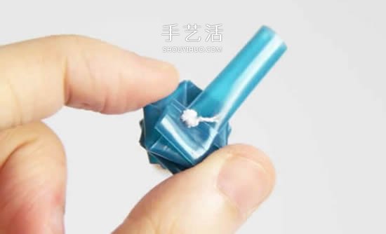 吸管编花的图解教程 插入花瓶做成漂亮插花 -  www.shouyihuo.com
