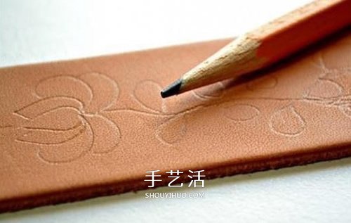 皮革上烙画！DIY漂亮皮革烧花腕带/手链做法 -  www.shouyihuo.com