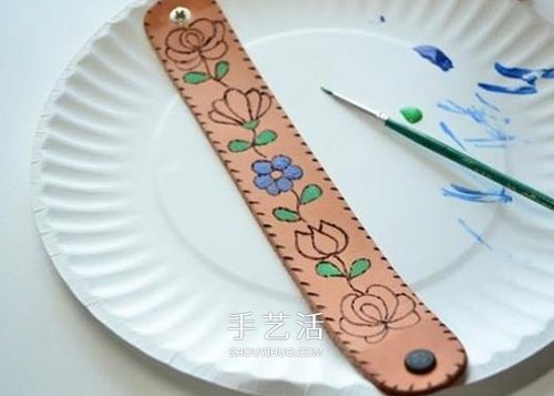 皮革上烙画！DIY漂亮皮革烧花腕带/手链做法 -  www.shouyihuo.com