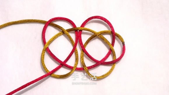 五色祥云发饰的编法 三种颜色搭配出渐变色 -  www.shouyihuo.com