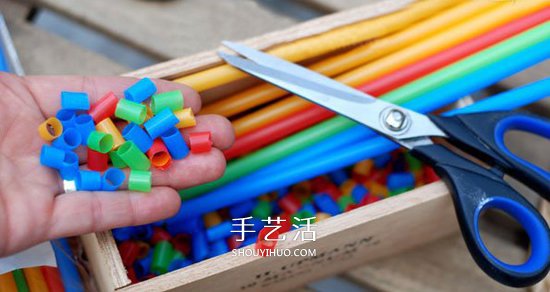 绚丽的颈间彩虹！吸管手工制作美丽项链的方法 -  www.shouyihuo.com