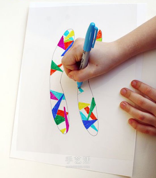 幼儿园废物利用小制作 用一次性勺子做蜻蜓 -  www.shouyihuo.com