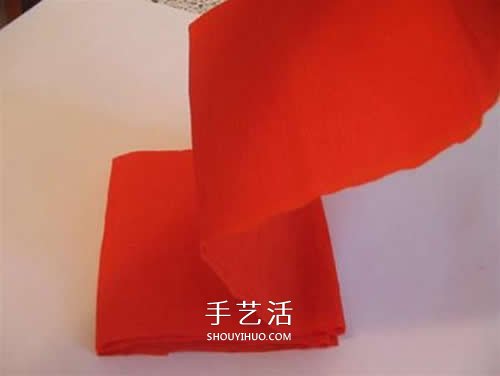 皱纹纸做花：漂亮纸玫瑰花的制作方法图解 -  www.shouyihuo.com