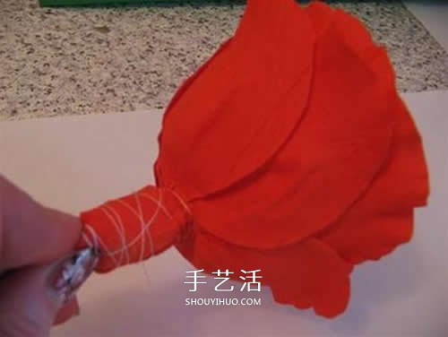 皱纹纸做花：漂亮纸玫瑰花的制作方法图解 -  www.shouyihuo.com