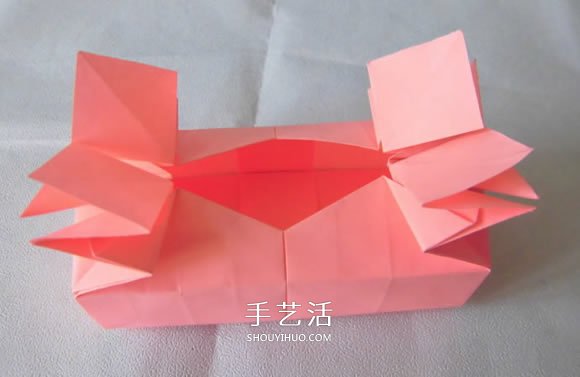 百合花纸巾盒的折法 带花纸巾盒怎么折图解 -  www.shouyihuo.com