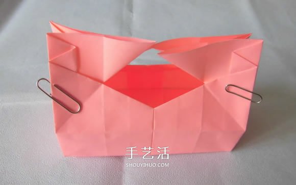 百合花纸巾盒的折法 带花纸巾盒怎么折图解 -  www.shouyihuo.com