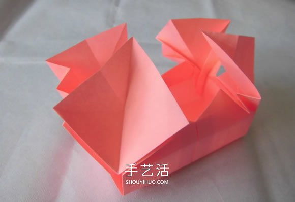 百合花纸巾盒的折法 带花纸巾盒怎么折图解 -  www.shouyihuo.com