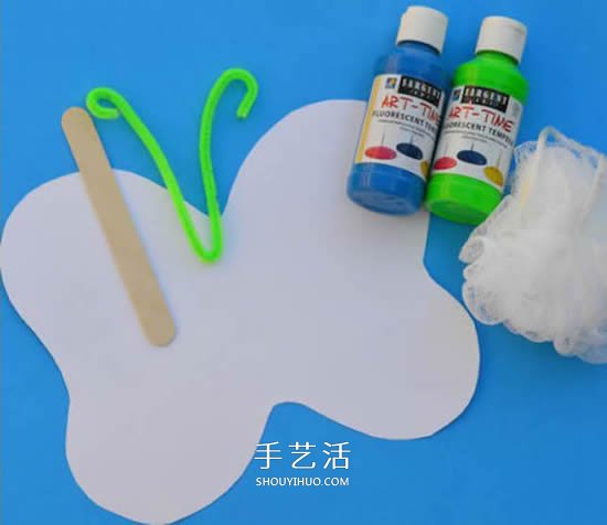 颜料随意涂鸦 手工制作一只简单的卡纸蝴蝶 -  www.shouyihuo.com
