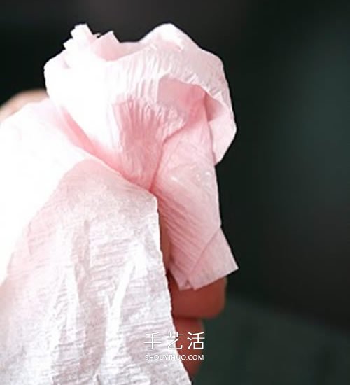 皱纹纸做玫瑰花球的方法 唯美的婚庆装饰物！ -  www.shouyihuo.com