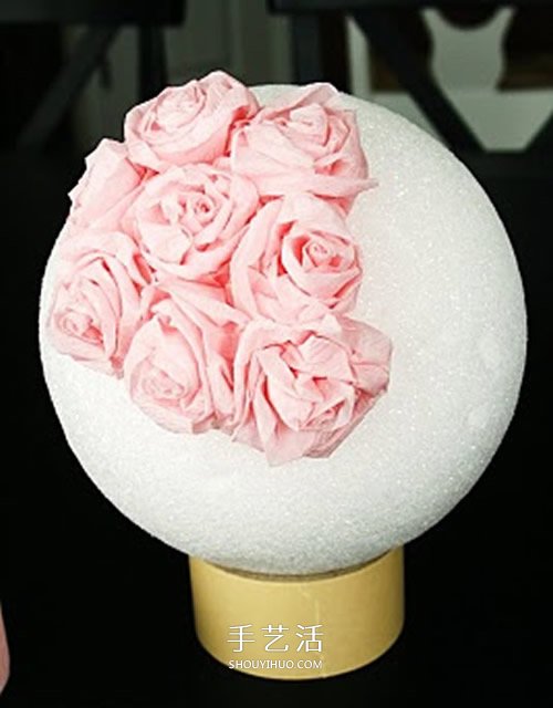 皱纹纸做玫瑰花球的方法 唯美的婚庆装饰物！ -  www.shouyihuo.com