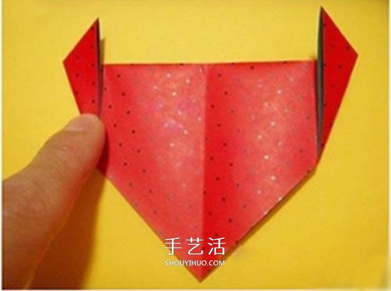 儿童折纸草莓的教程 简单草莓怎么折图解 -  www.shouyihuo.com