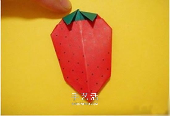 儿童折纸草莓的教程 简单草莓怎么折图解 -  www.shouyihuo.com