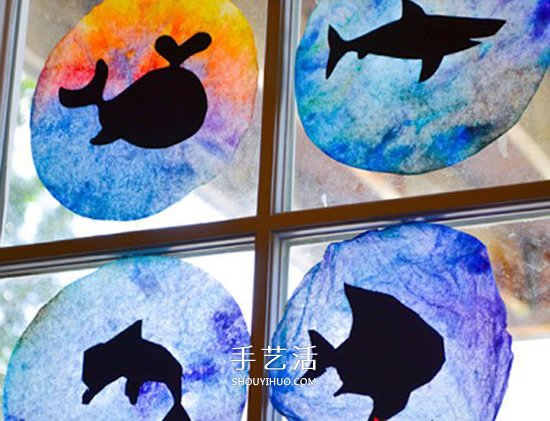 幼儿手工制作玻璃小鱼贴 让窗户变身海底世界 -  www.shouyihuo.com