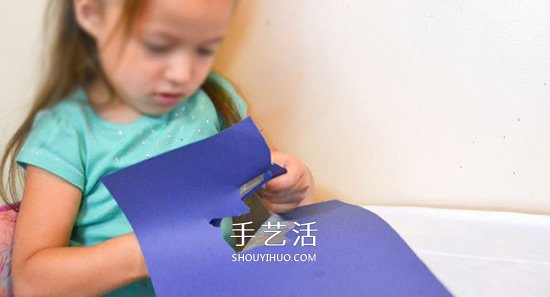 幼儿手工制作玻璃小鱼贴 让窗户变身海底世界 -  www.shouyihuo.com