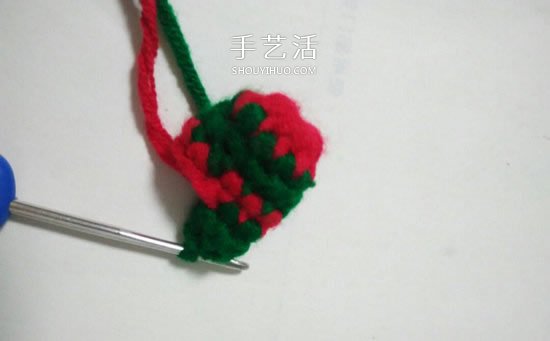孩子过圣诞不可少！钩针编织漂亮圣诞袜的方法 -  www.shouyihuo.com