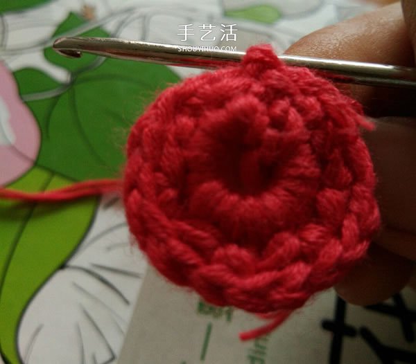 毛线小花的钩针编织图解 六瓣花朵的编织教程 -  www.shouyihuo.com