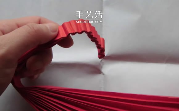 用纸怎么折花灯图解 圆柱形纸宫灯制作方法 -  www.shouyihuo.com