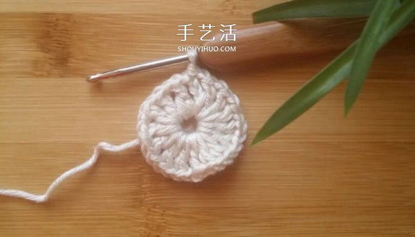 由单元花组合而成！手工钩针编织漂亮毯子图解 -  www.shouyihuo.com