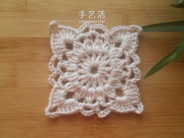 由单元花组合而成！手工钩针编织漂亮毯子图解 -  www.shouyihuo.com