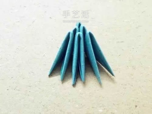 三角插小鱼折法图解 简单热带小鱼用三角插做 -  www.shouyihuo.com