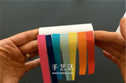 可爱云朵彩虹风铃做法 卷纸筒DIY卡通风铃教程 -  www.shouyihuo.com