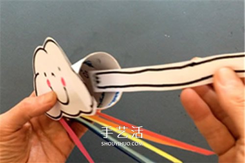 可爱云朵彩虹风铃做法 卷纸筒DIY卡通风铃教程 -  www.shouyihuo.com