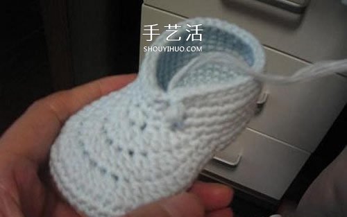 宝宝保暖毛线鞋的编法 手工编织婴儿鞋图解 -  www.shouyihuo.com
