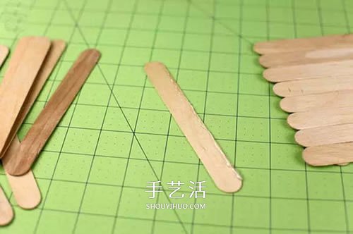 雪糕棍变废为宝 DIY四方收纳盒、笔筒的方法 -  www.shouyihuo.com
