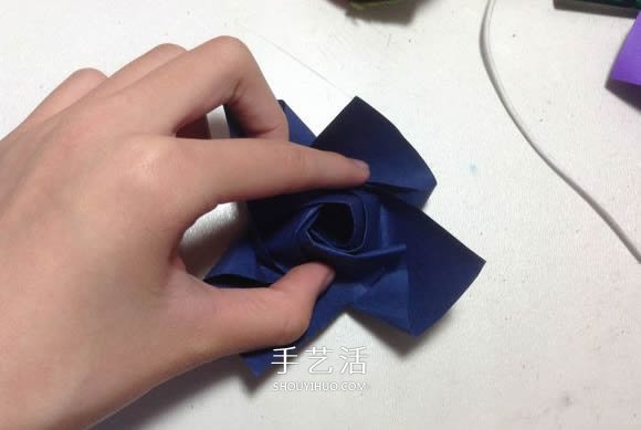 怎么折纸月季花的方法 手工月季花的折法图解 -  www.shouyihuo.com