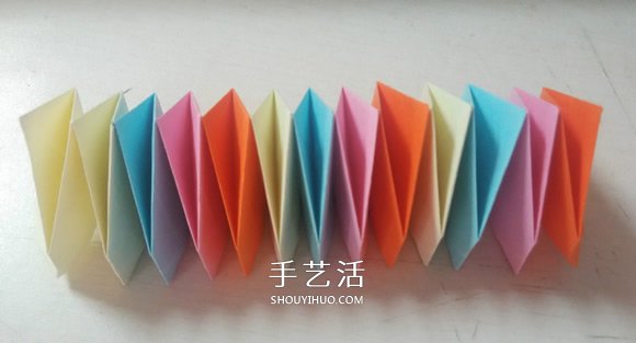 可以随意翻内翻外！变换纸花球折纸方法图解 -  www.shouyihuo.com