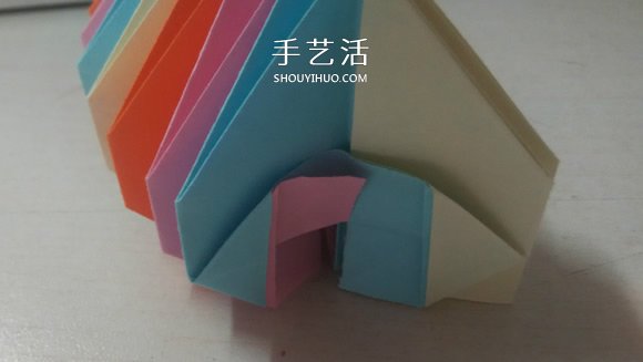 可以随意翻内翻外！变换纸花球折纸方法图解 -  www.shouyihuo.com