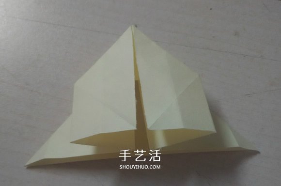 可以随意翻内翻外！变换纸花球折纸方法图解 -  www.shouyihuo.com